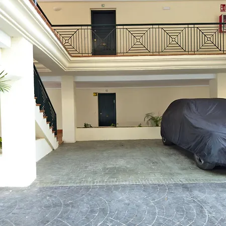 West-facing Near Puerto Banus Apartment Marbella